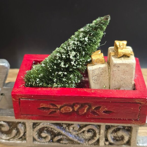 NWT Pam Schifferl Handcrafted Santa Figurine With Lantern & Sleigh Red/Gold - Picture 7 of 14